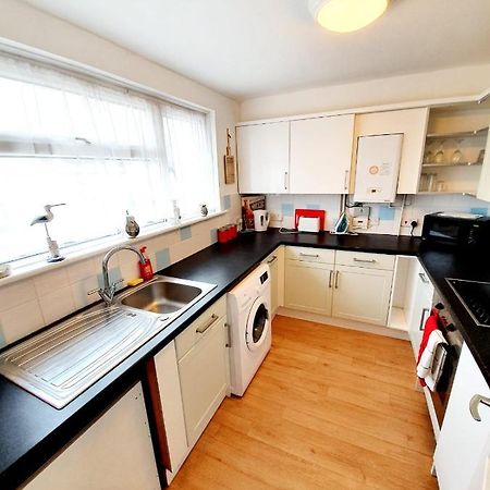 Rayleigh Town Centre 2 Bedroom Apartment Екстериор снимка