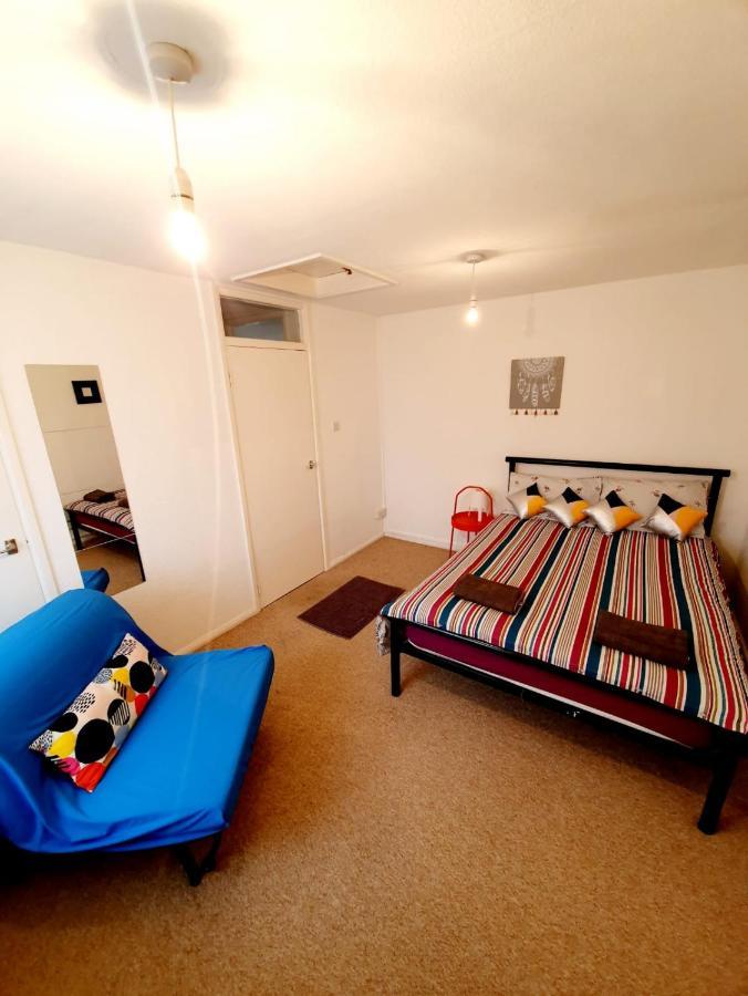 Rayleigh Town Centre 2 Bedroom Apartment Екстериор снимка