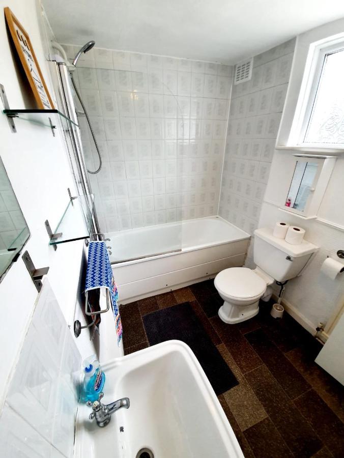 Rayleigh Town Centre 2 Bedroom Apartment Екстериор снимка